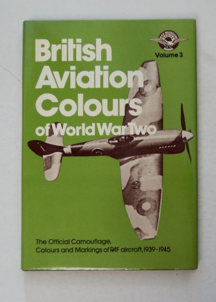 [100062] British Aviation Colours of World War Two: The Official Camouflage, Colours & Markings of RAF Aircraft, 1939-1945. John TANNER, general.
