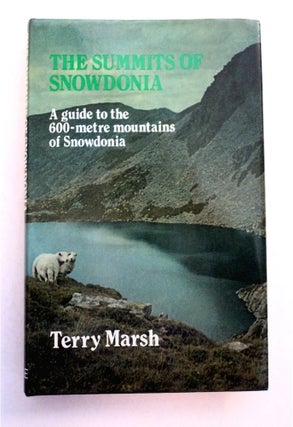 94235] The Summits of Snowdonia: A Guide to the 600-Metre Mountains of Snowdonia. Terry MARSH