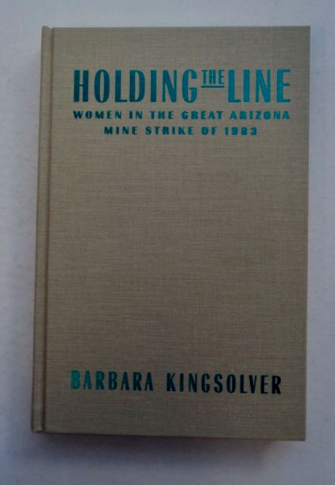 [96836] Holding the Line: Women in the Great Arizona Mine Strike of 1983. Barbara KINGSOLVER.