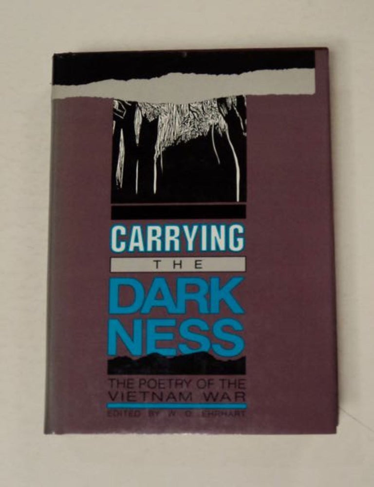 [97999] Carrying the Darkness: The Poetry of the Vietnam War. W. D. EHRHART, ed.